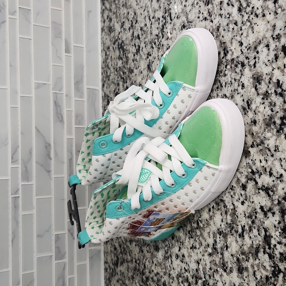 NWOT Nintendo Animal Crossing New Horizon Sneakers, Mens 7/Womens 9 (Read Desc!)
